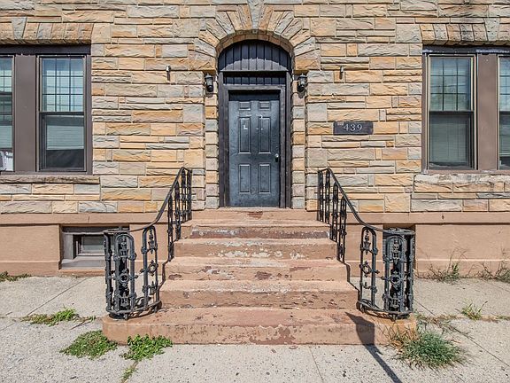 2nd image of 439 W Walnut St APT 4
