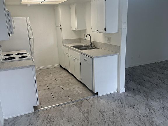 4th image of 1020 Willow Tree Dr #1-D