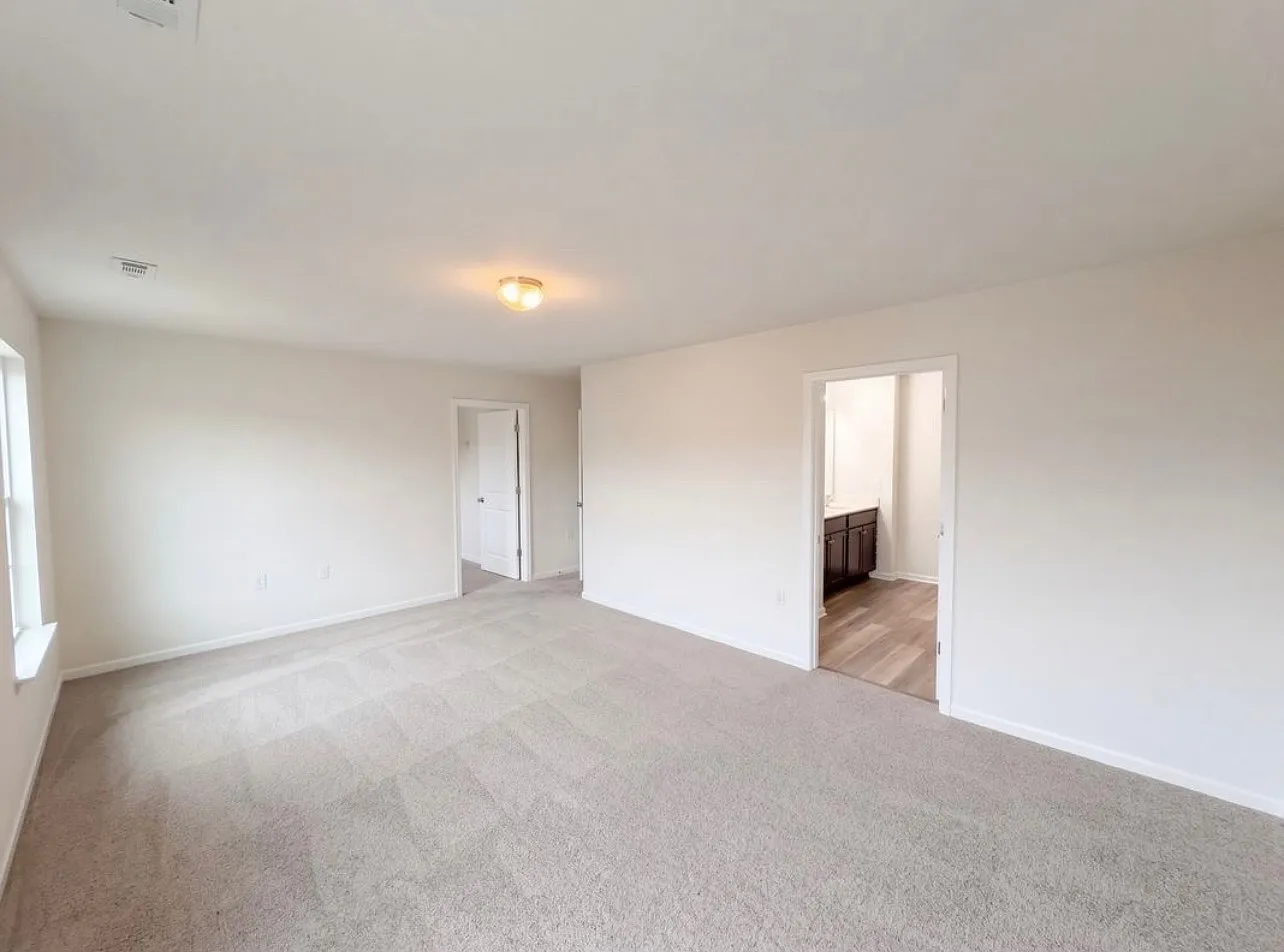 4 bed, 2.5 bath, 1947 sqft, $1,875 — Photo 2