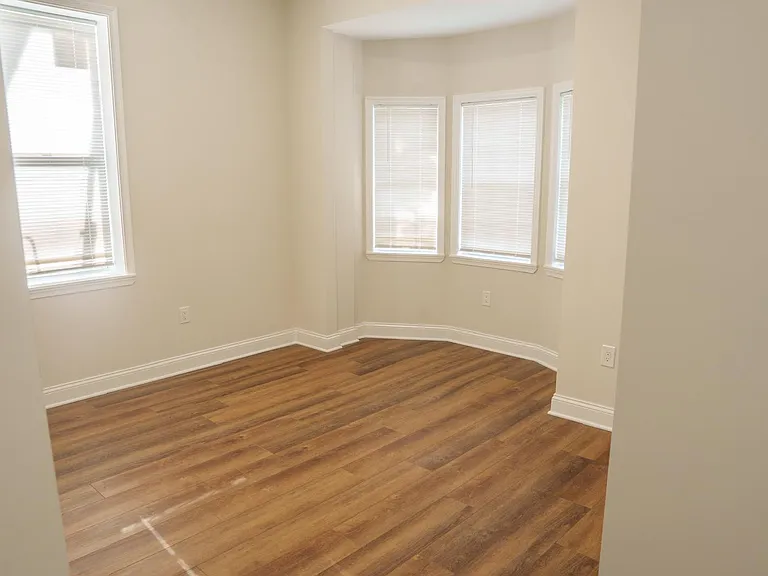 1042 Edmondson Ave — Photo 10