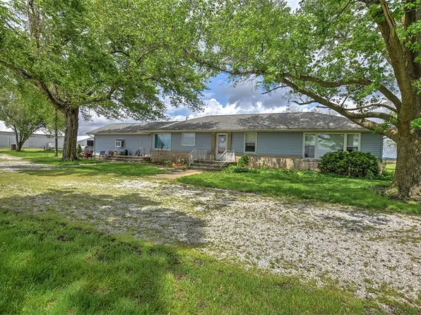 2335 N 800 East Rd, Moweaqua, IL 62550
