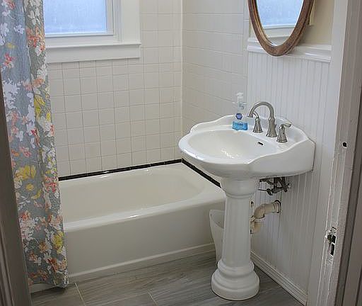 1st floor Bathroom