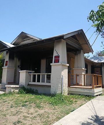 3rd image of 5306 S Flores St