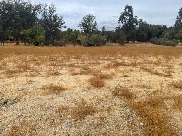 5 Junction Dr, Oakhurst, CA 93644