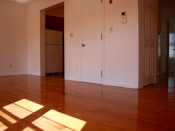 5th image of 929 Hancock St #3