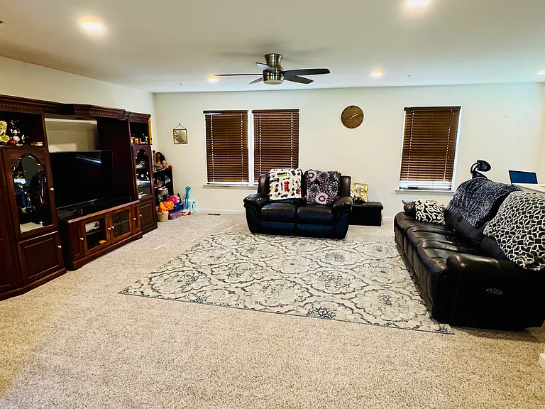4570 Laurel Valley Ln — Photo 2