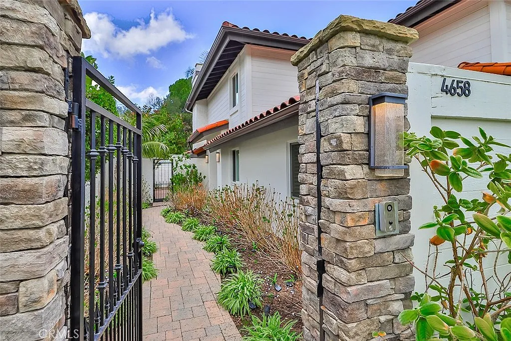 4 bed, 2672 sqft, $7,500 — Photo 4