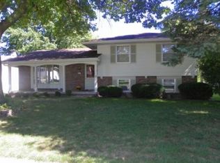 4017 NW 82nd St, Urbandale, IA 50322
