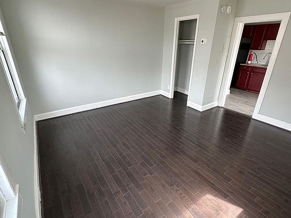 5th image of 2413 Greenmount Ave #3