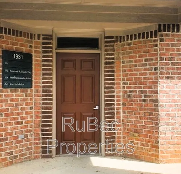 1931 J N Pease Pl #202 — Photo 1