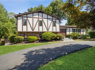 6 Emerald Dr, Valley Cottage, NY 10989