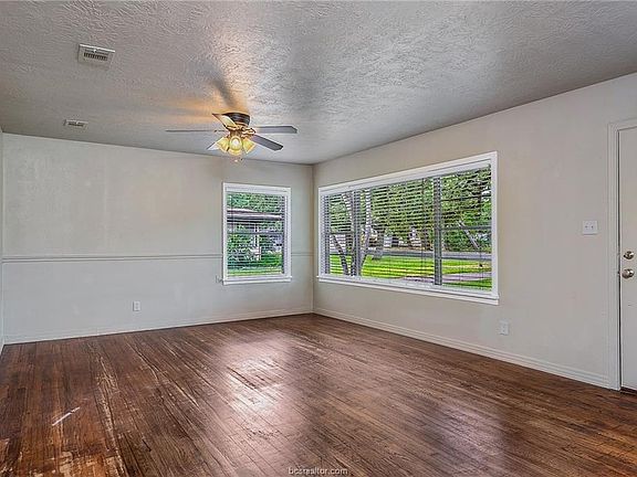 3rd image of 1110 Marsteller Ave