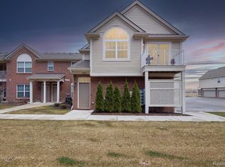 21952 Aberdeen Dr, Macomb, MI 48042