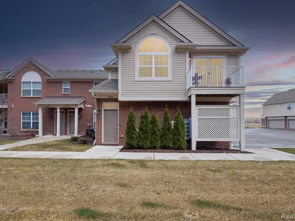 21952 Aberdeen Dr, Macomb, MI 48042