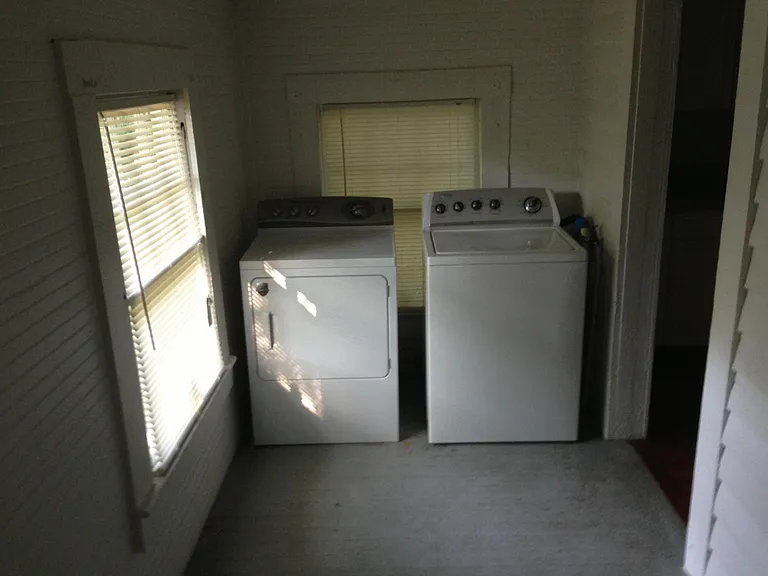 318 S Saluda Ave — Photo 7