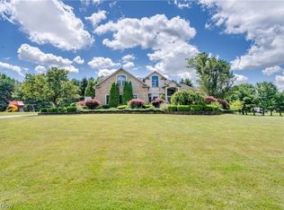 11535 Sunny Lake Dr, New Middletown, OH 44442