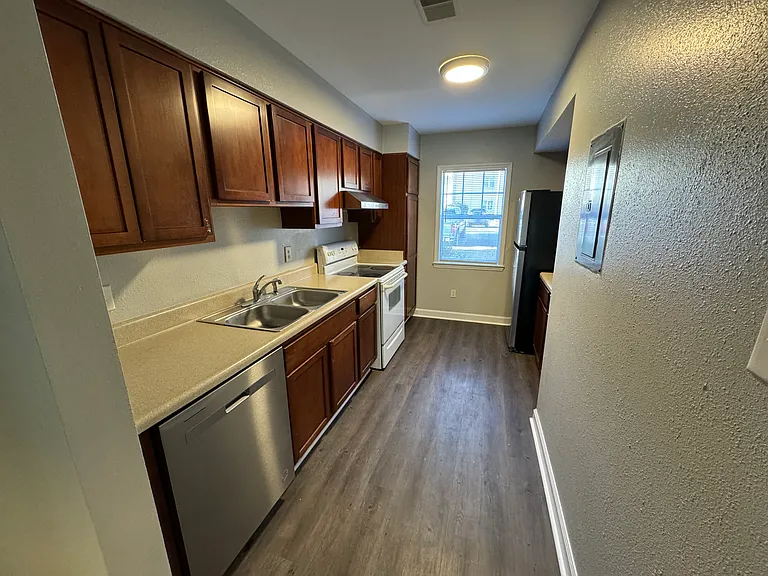 Avery Close Condominiums — Photo 33