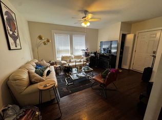 1375 W Greenleaf Ave #2S, Chicago, IL 60626