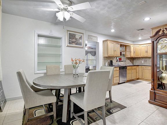 4th image of 100 N Hibiscus Court