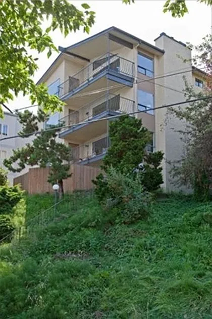 Building Photo 4