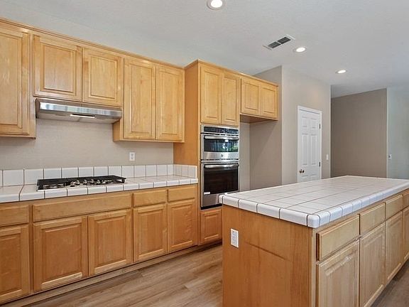 3rd image of 2811 Ashland Dr