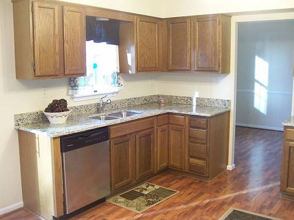 3rd image of 718 Fox Bow Dr