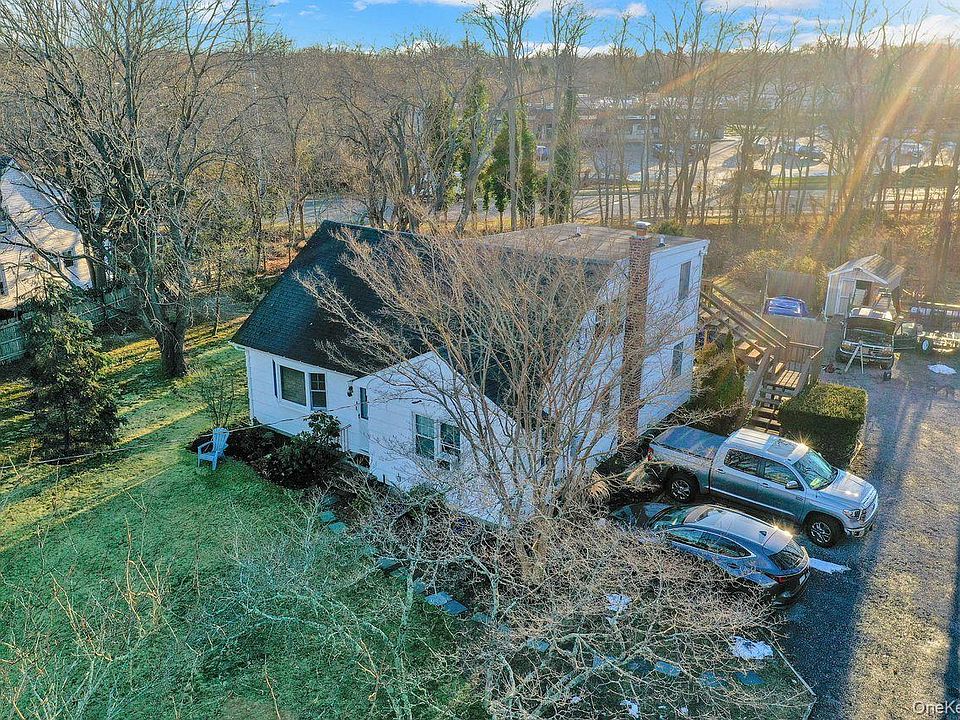 1st image of 10 Eastport Manor Road