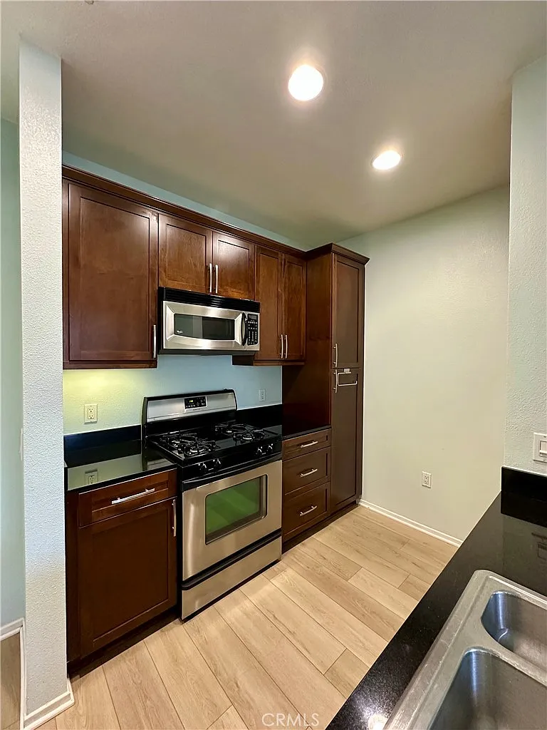 1 bed, 610 sqft, $2,500 — Photo 2