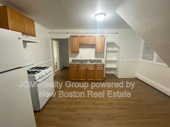 2nd image of 133 Chestnut St