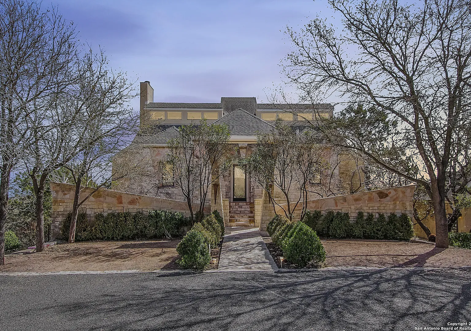 5 bed, 4.5 bath, 5700 sqft, $6,500 — Photo 1