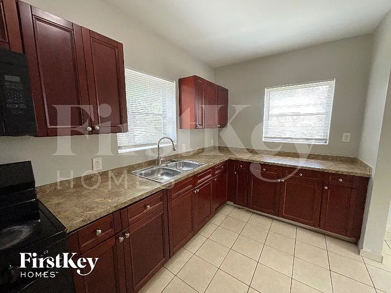 1350 NW 132nd Ter — Photo 6