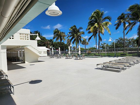 4th image of 2899 Collins Ave #31