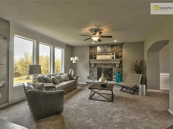 4th image of 23620 W 51st Ter