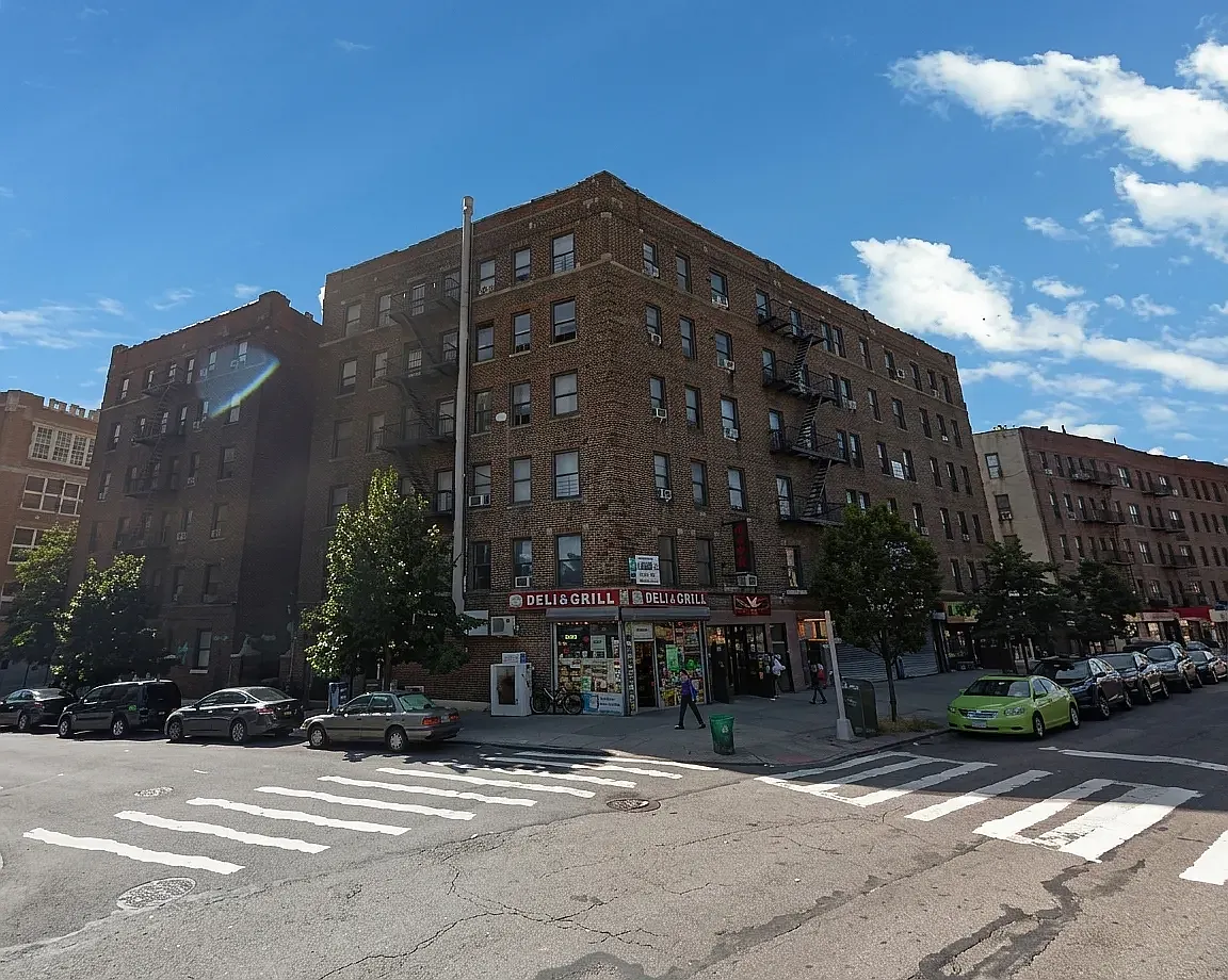 4996 Broadway — Photo 1