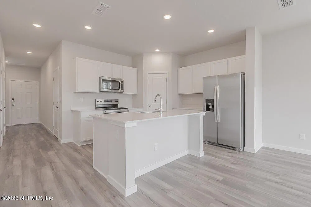 3 bed, 2.5 bath, 1556 sqft, $1,950 — Photo 2