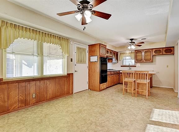 4th image of 623 Oxford Dr