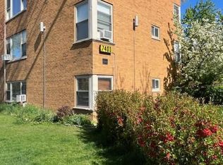 7402 N Sheridan Rd #3, Chicago, IL 60626