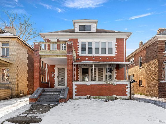 2nd image of 2015 Gladstone St