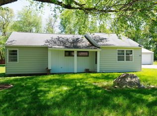 928 Charles St, Plainwell, MI 49080