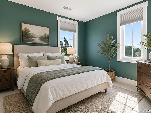 5th image of 936 S Pearl Street #101