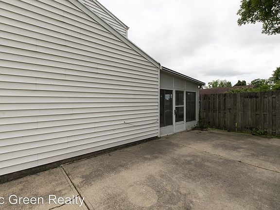4th image of 498 Poplar Grove Dr