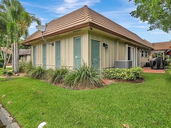 5th image of 1906 Coquina Way