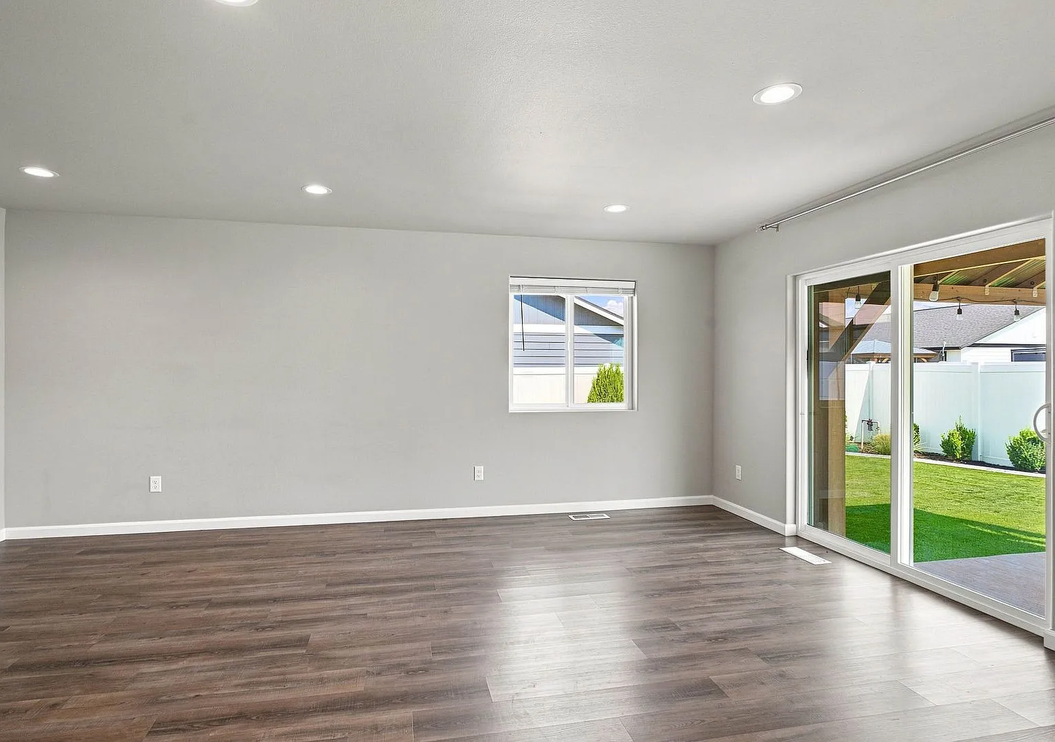 Spacious 3-Bedroom Home with 2-Car Garage — Photo 3