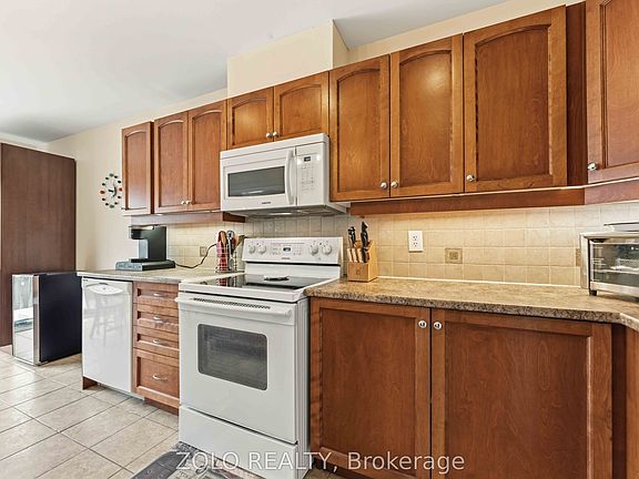 5th image of 3566 Cambrian Rd