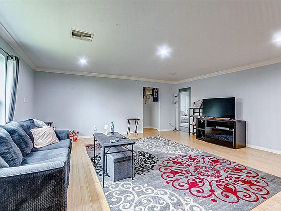 4th image of 10627 Ince Ln