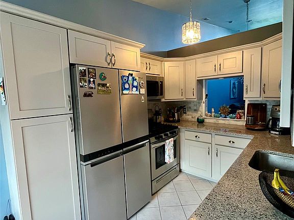 4th image of 735 Spring Lake Drive
