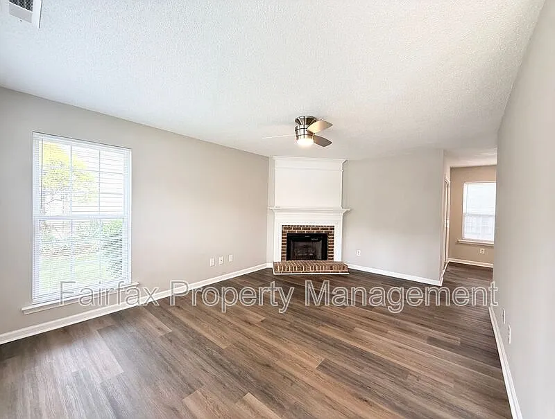 4 bed, 2.5 bath, 1785 sqft, $2,200 — Photo 3