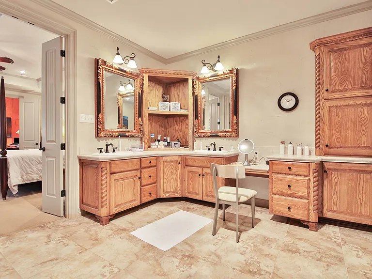 9201 York Pl — Photo 16