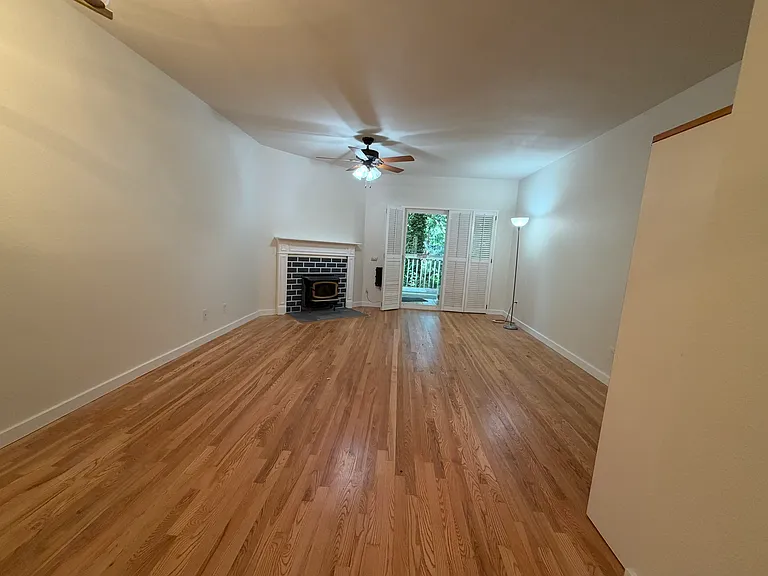 14425 NE 40th St #C102 — Photo 13