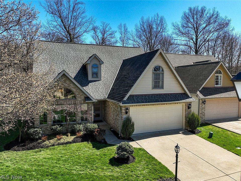 メリ 5/10 22536 Melissa Ln, Strongsville, OH 44149 | Zillow